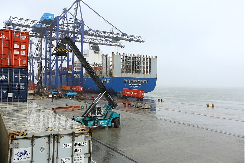 Appa disse que cartazes em inglês e português estão espalhados nas áreas de maior circulação dos portos do estado (tanto no cais quanto nas proximidades dos prédios administrativos) | Giuliano Gomes/Agência de Notícias Gazeta do Povo