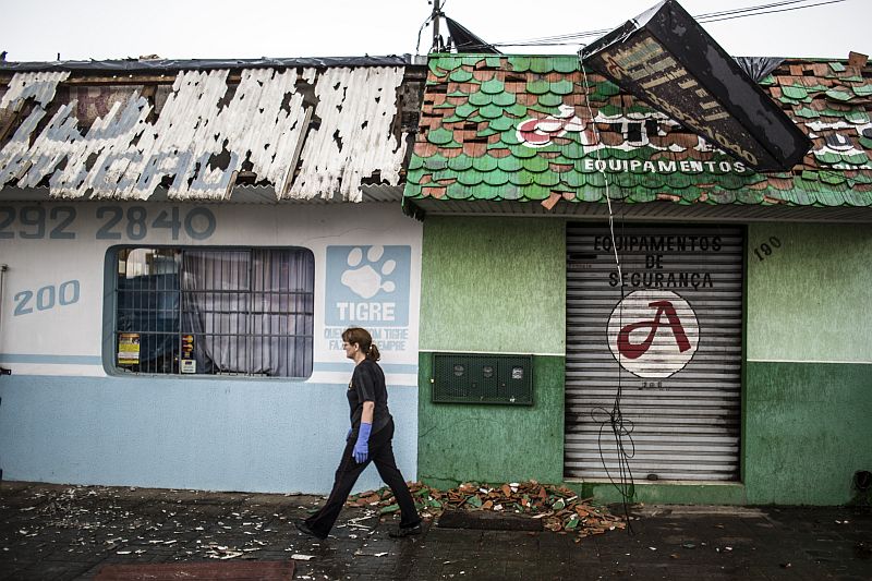 Casas e comércios destruídos pelo granizo que caiu em Campo Largo, na Grande Curitiba, na última sexta-feira | Brunno Covello/Gazeta do Povo