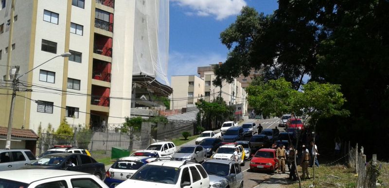 Cena do crime no Bigorrilho | Atila Alberti/Tribuna do Paraná