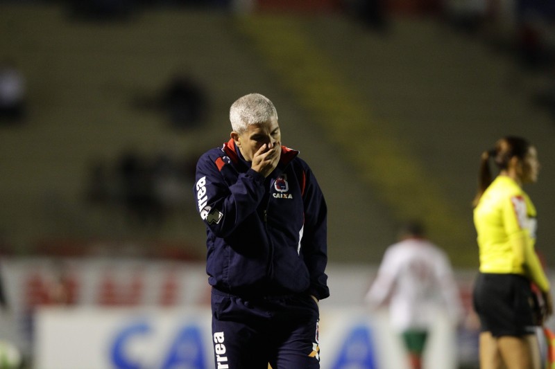 Técnico Ricardinho diz que Paraná precisa de mais 5 pontos para escapar da Série C | Daniel Castellano / Gazeta do Povo
