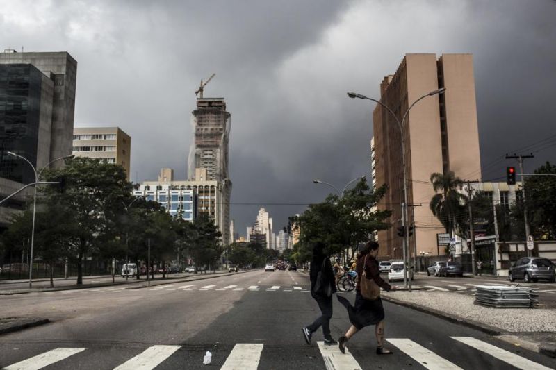 Não são descartadas ocorrências de chuvas fortes no estado | Brunno Covello / Agência de Notícias Gazeta do Povo