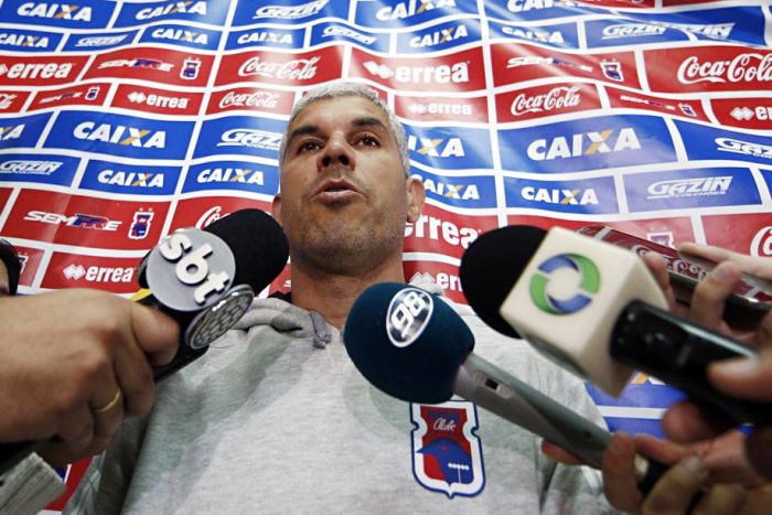 Ricardinho ficou com metade dos votos da enquete que perguntou qual dos técnicos do trio de ferro tinha mais crédito com a torcida | Albari Rosa / Gazeta do Povo