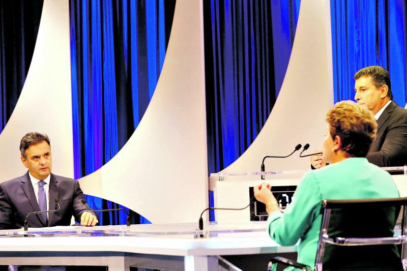 Aécio e Dilma no SBT, quinta-feira: nos dois últimos debates, Bolsa Família foi citado 25 vezes pelos candidatos, demonstrando a importância que dão aos eleitores beneficiados pelo programa | Marcos Fernandes/Divulgação