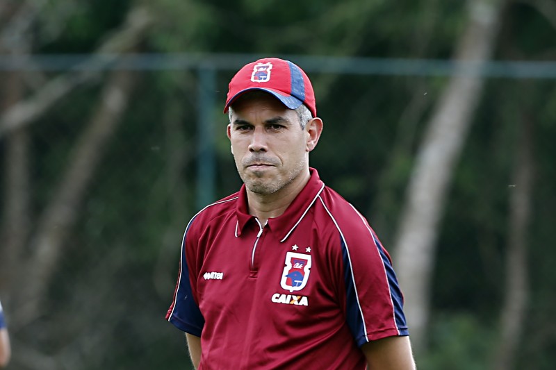 Ricardinho pretende continuar no comando do Paraná em 2015 | Albari Rosa / Gazeta do Povo