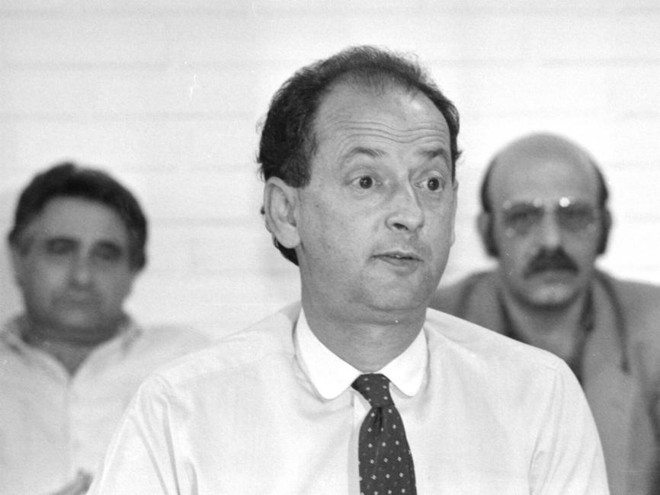 Presidente Baynard Osna em entrevista coletiva em 1989 para explicar por que o Coritiba não enfrentou o Santos em Juiz de Fora | Arquivo Gazeta do Povo