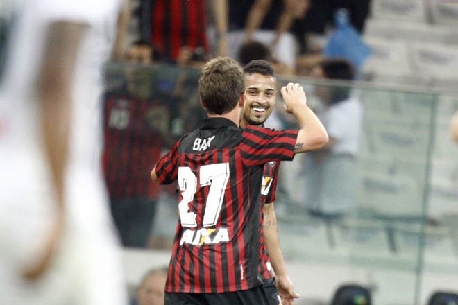 Bady marca o primeiro gol da partida, já no segundo tempo |