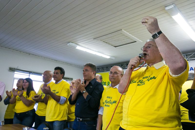 O ex-governador Orlando Pessuti discursa em evento com a presença de Beto Richa | Brunno Covello/ Gazeta do Povo/ Arquivo