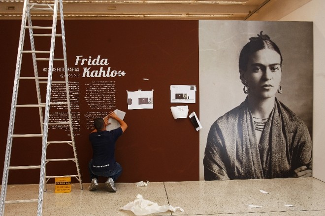 A exposição:Frida Kahlo As Suas Fotografias, exposição inaugurada dia 17 de agosto de 2014 no MON, teve público recorde no dia da abertura: em três horas (19h às 22h) passaram pelo espaço mais de 1,2 mil pessoas. Até o fim de setembro, 90 mil pessoas viram a exposição. A mostra foi prorrogada até o dia 30 de novembro |