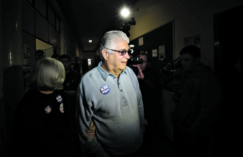 Requião durante a votação: segundo assessores, ele recebeu a derrota de forma serena | Daniel Castellano/ Gazeta do Povo