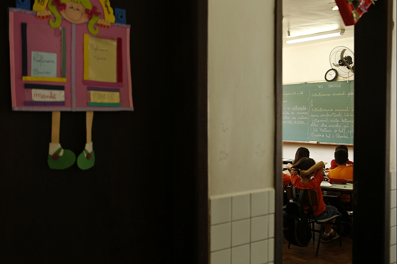 De repente, alunos que passaram anos em escolas como a Maria de Lourdes Lamas Pegoraro, no Cajuru, se veem obrigadas a mudar de colégio. Prefeitura e governo do PR querem fazer transição ser mais natural | Marcelo Andrade / Agência de Notícias Gazeta do Povo