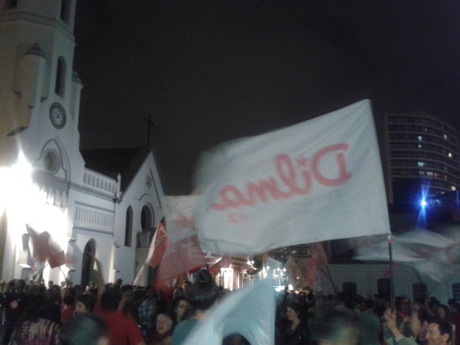 Eleitores comemoram vitória de Dilma Rousseff. | 