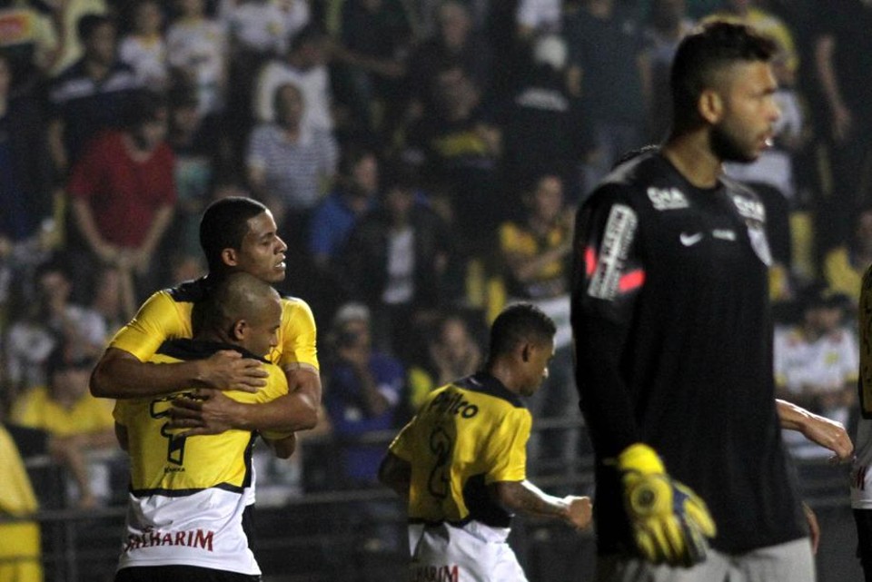 Criciúma comemora vitória que tira o time da lanterna | Fernando Ribeiro / Futura press / Folhapress