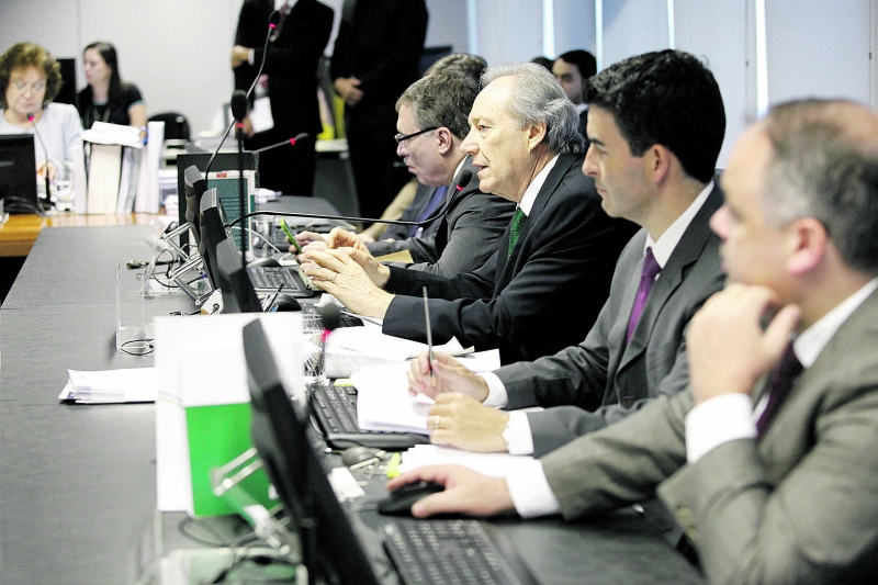 Ricardo Lewandowski (ao microfone), presidente do CNJ, na sessão em que regulamentou o auxílio-moradia para todo o Judiciário: pagamento retroativo a 15 de setembro | Luiz Silveira/ Agência CNJ