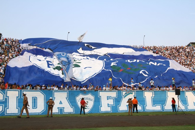 Bandeirão da torcida na conquista do Londrina à Série C | 