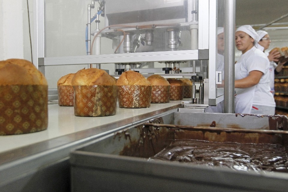 Produção da Siena é totalmente automatizada, da mistura de ingredientes até as embalagens | Antônio More / Gazeta do Povo
