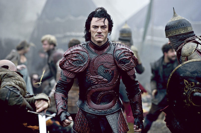 Luke Evans, como Vlad: falhas no roteiro e no elenco acabam destacando sua atuação | Divulgação