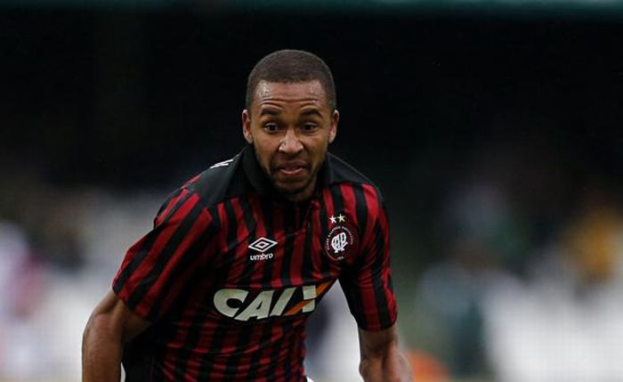 Hernani é um dos cotados a entrar no lugar de Cléo no Atlético no jogo com o Fluminense | Albari Rosa / Gazeta do Povo