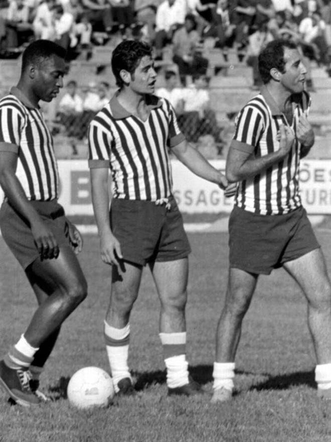 Pelé, Rivellino e Gérson treinam no Belford Duarte antes do amistoso do Brasil com a seleção paranaense em 1968 | 