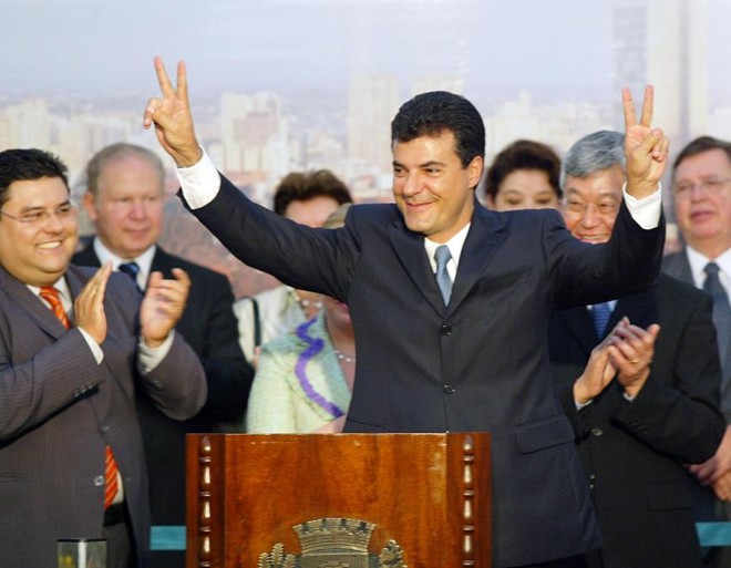 Em 2005, Beto Richa toma posse como prefeito de Curitiba pela primeira vez. Em 2008, ele seria reeleito para o cargo |