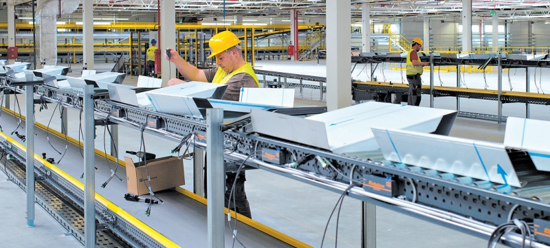 Empresas vêm para a Polônia atrás de seus salários menores. Um centro de distribuição da Amazon sendo construído perto | Maciek Nabrdalik para The New York Times