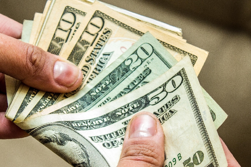 Dólar à vista fechou o dia valendo R$ 2,464, com alta de 0,28% | Paulo Lisboa / Folhapress