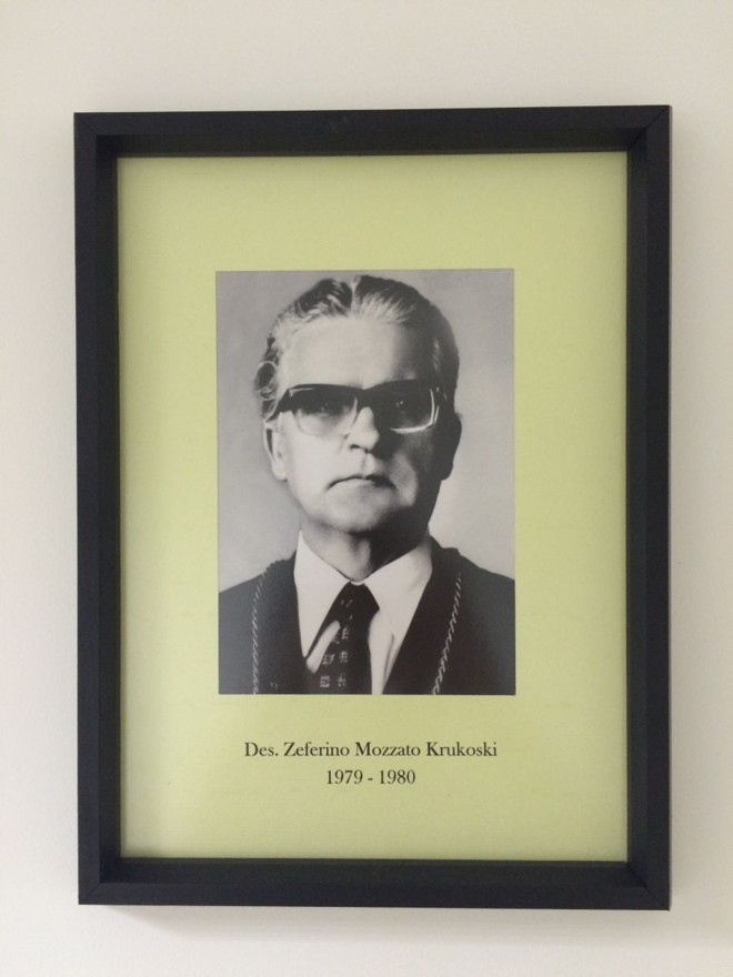 Des. Zeferino Mozzato KrukoskiIngressou na magistratura logo após estar formado, como juiz substituto. Em 1970, foi nomeado juiz do Tribunal de Alçada, ocupando a presidência. No dia 22 de maio de 1973, foi nomeado desembargador. Em 1974 foi eleito presidente do Tribunal Regional Eleitoral para o biênio de 1975/76; ali também exerceu cargo de corregedor (biênio 1977/78). Em dezembro de 1978, foi eleito 1.º vice-presidente do Tribunal de Justiça para o biênio de 1979/80. Aposentou-se em 23 de março de 1990. Faleceu em 31 de dezembro de 1991. |