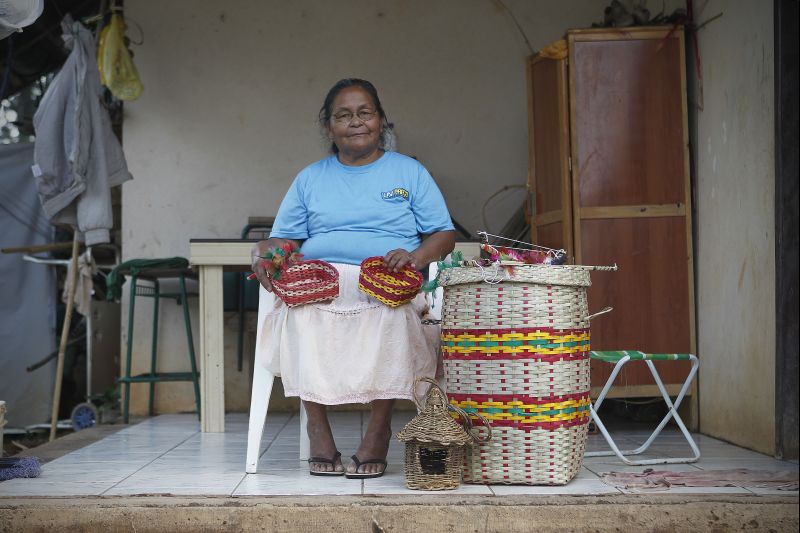 Santina Elias mantêm tradições da etnia caingangue | Jonathan Campos / Gazeta do Povo