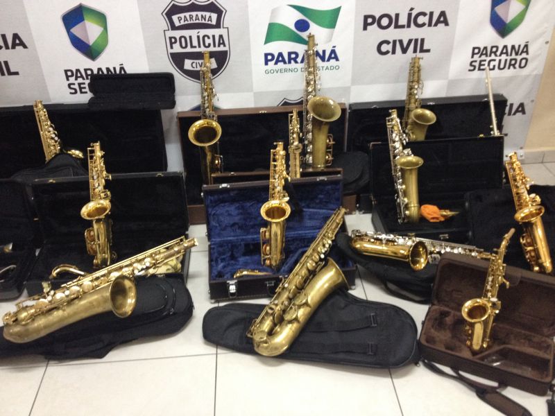 Dezenove instrumentos foram encontrados na residência no Pinheirinho, onde o suspeito as vendia | Rodrigo Batista/Gazeta do Povo