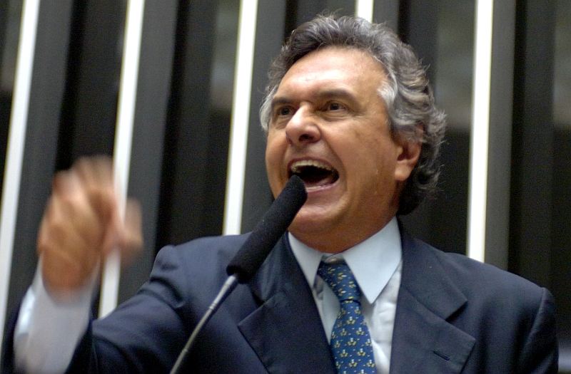 Um dos principais líderes da oposição, o deputado Ronaldo Caiado (DEM-GO) afirmou que em breve os auxiliares da petista vão ser levados ao Congresso "debaixo de vara" | J. Batista / Câmara dos Deputados