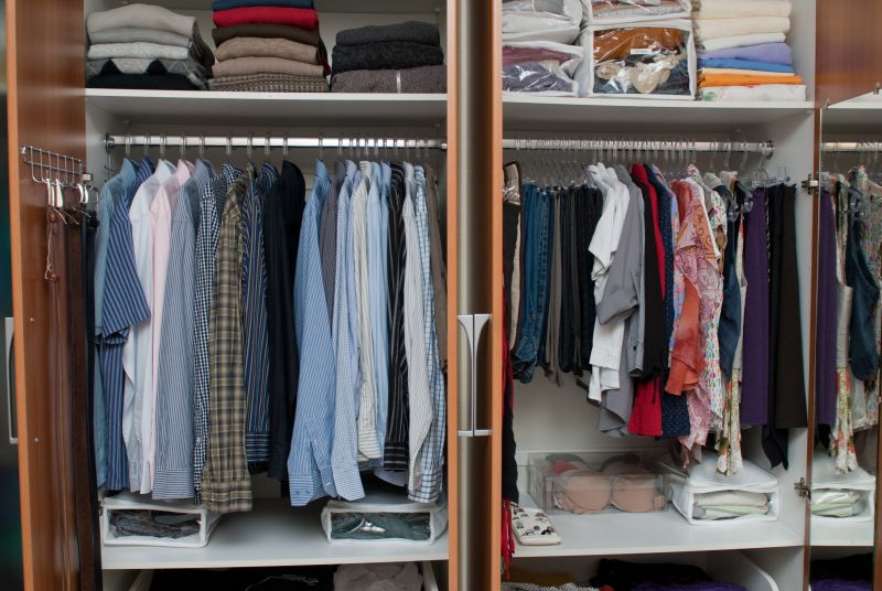 A mudança de estação é uma boa oportunidade para colocar em ordem o armário | Marcelo Andrade/Gazeta do Povo