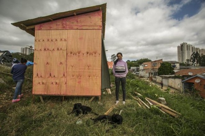 Rosimar Zacarias Ferreira, 26 anos, tem quatro filhos. Sonha trazê-los para a ocupação | 