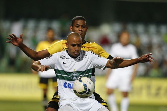 Martinuccio foi titular do Coxa pelo segundo jogo seguindo | 