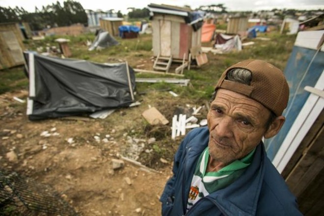 O aposentado João Maria de Souza, de 67 anos, migrou para a ocupação porque não pode pagar aluguel | 