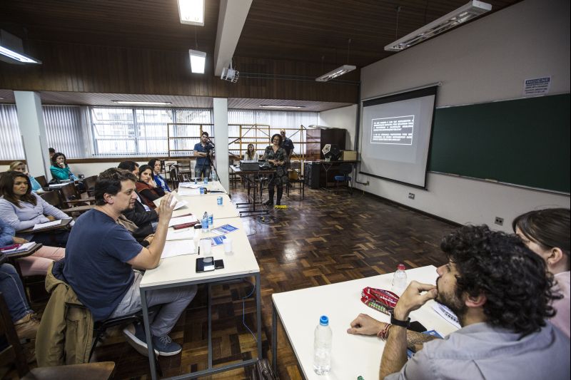 Estudantes e professores simularam um tribunal para julgar o projeto aprovado na Câmara | Brunno Covello/Gazeta do Povo