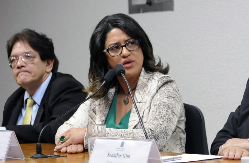 O doleiro Alberto Youssef já teria acertado receber R$ 25 milhões da ponta do PT para saldar dívidas de uma empresa dele, segundo a contadora Meire Poza. Ela presta depoimento à CPMI da Petrobras | Gabriela Korossy / Câmara dos Deputados