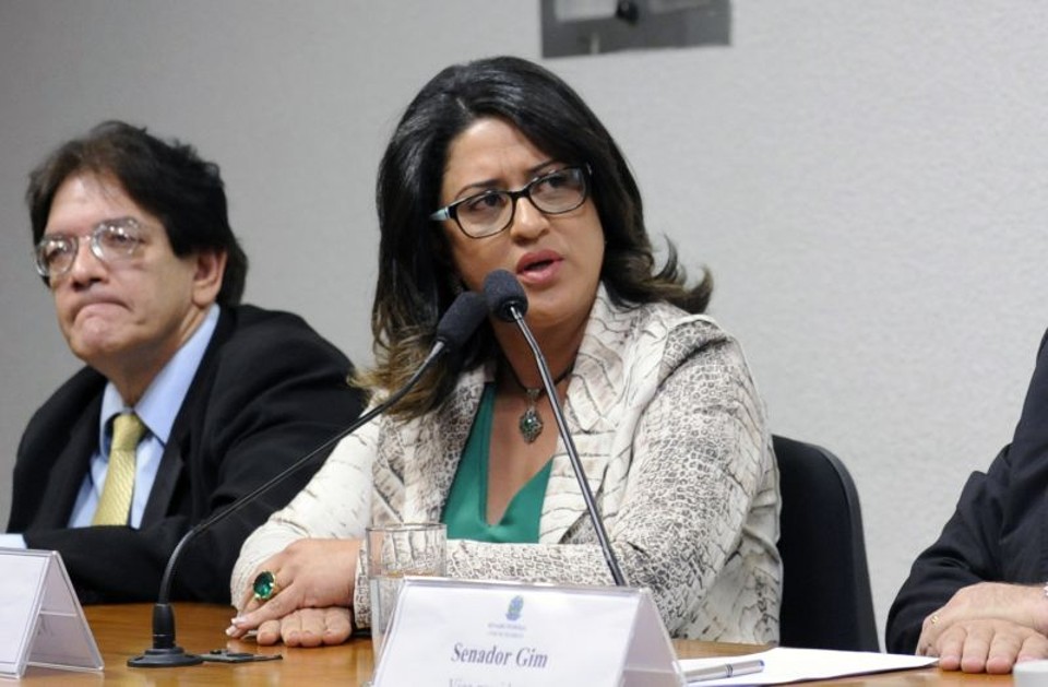 O doleiro Alberto Youssef já teria acertado receber R$ 25 milhões da ponta do PT para saldar dívidas de uma empresa dele, segundo a contadora Meire Poza. Ela presta depoimento à CPMI da Petrobras | Gabriela Korossy / Câmara dos Deputados