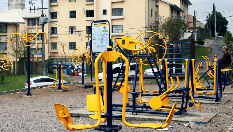 Academia ao ar livre instalada no bairro Pinheirinho | Divulgação/SMCS/Valdecir Galor
