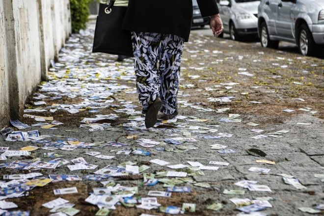 Local de votação do candidato Beto Richa (PSDB), o Colégio Estadual Amâncio Moro, no Jardim Social, também sofreu com o problema | 