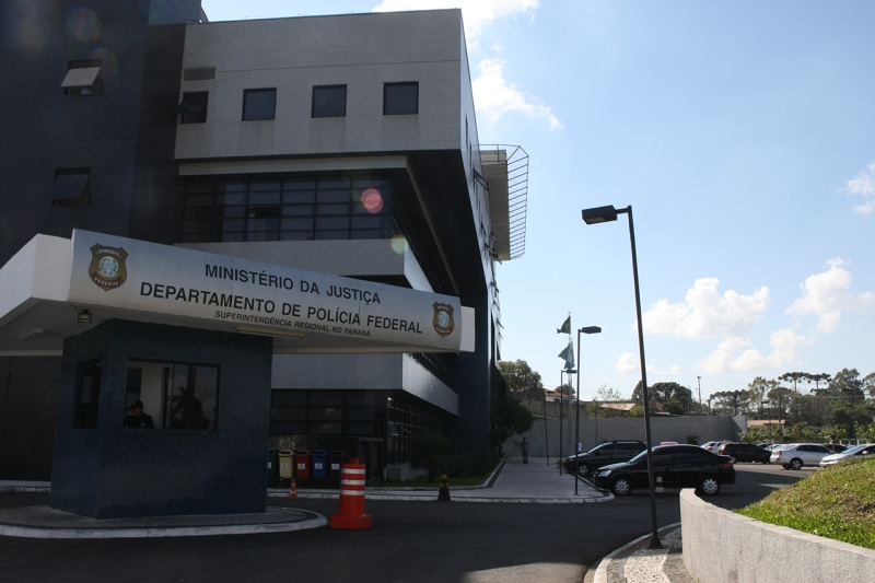 Sede da PF em Curitiba, onde Youssef está preso: Polícia Federal não confirma nada e tem tratado o caso como suposto depoimento | Ivonaldo Alexandre/ Gazeta do Povo