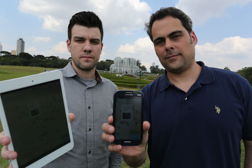 Guilherme Zanoni e João Paulo Saraiva, fundadores da TagMyPets: rede social colaborativa entre donos de pets. | Ivonaldo Alexandre/Agência de Notícias Gazeta do Povo