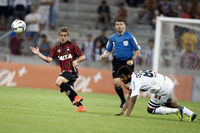 Bady foi um dos nomes do jogo e criou boas jogadas |