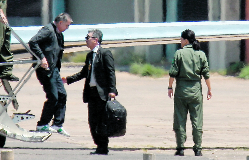 Costa (esq): avião da PF deve levar o ex-diretor da PF de Curitiba para o Rio | Pedro Ladeira/Folhapress