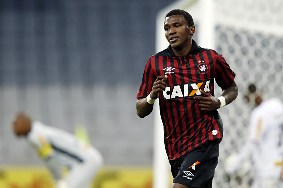 Douglas Coutinho está na mira de Atlético de Madrid, Porto e Cruzeiro | Albari Rosa/Gazeta do Povo