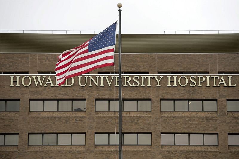 O hospital da Universidade de Howard, em Washington, onde paciente com suspeita de Ebola foi internado | EFE/EPA/Michael Reynolds