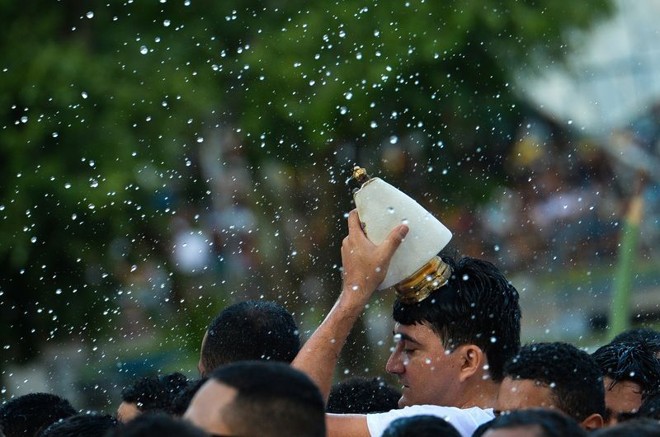 Fiel carrega imagem de Nossa Senhora de Nazaré | 