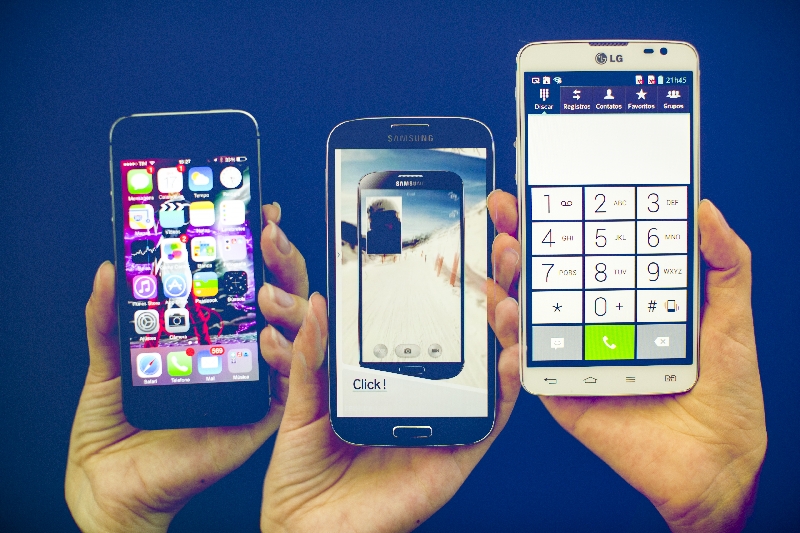 Isenção do frete reforça apelo de produtos campeões de vendas, como celulares | Brunno Covello / Gazeta do Povo