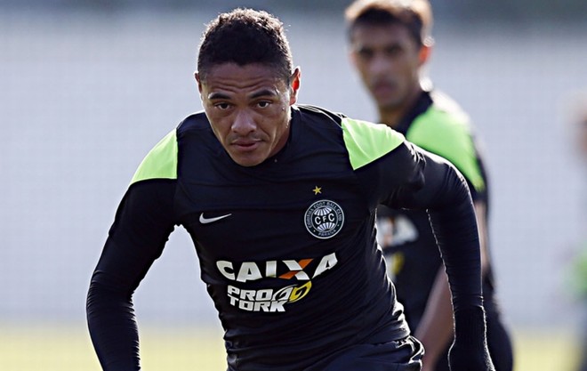Helder, volante, tem contrato até dezembro | 