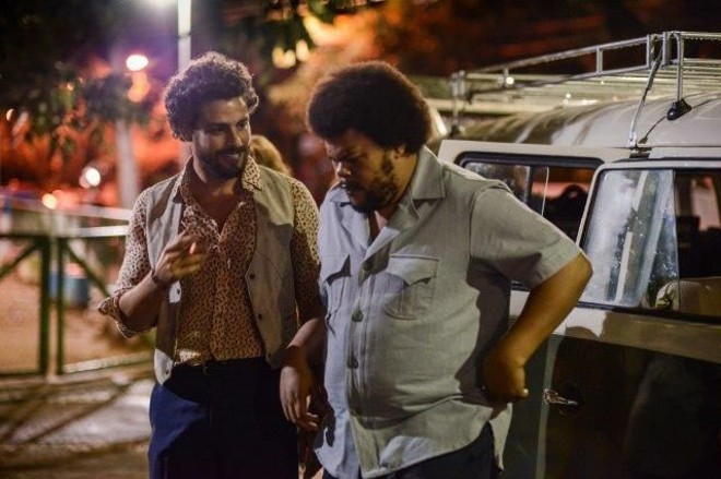 Cauã Reymond (à esq) é Fábio, narrador do filme |