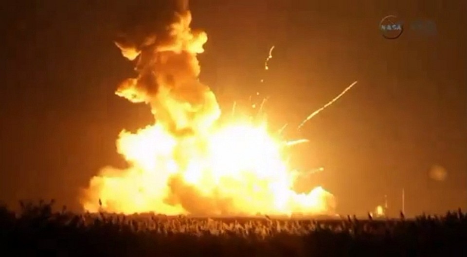 Nas imagens da Nasa, é possível ver o foguete subindo e, logo depois, explodindo | REUTERS/NASA TV/Handout via Reuters