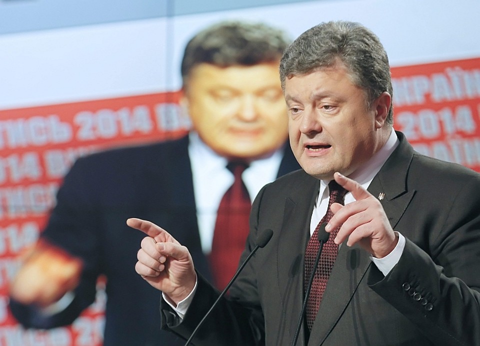 Partido do presidente Petro Poroshenko estava vencendo nas urnas até a manhã desta segunda-feira (27) | EFE/EPA/SERGEY DOLZHENKO